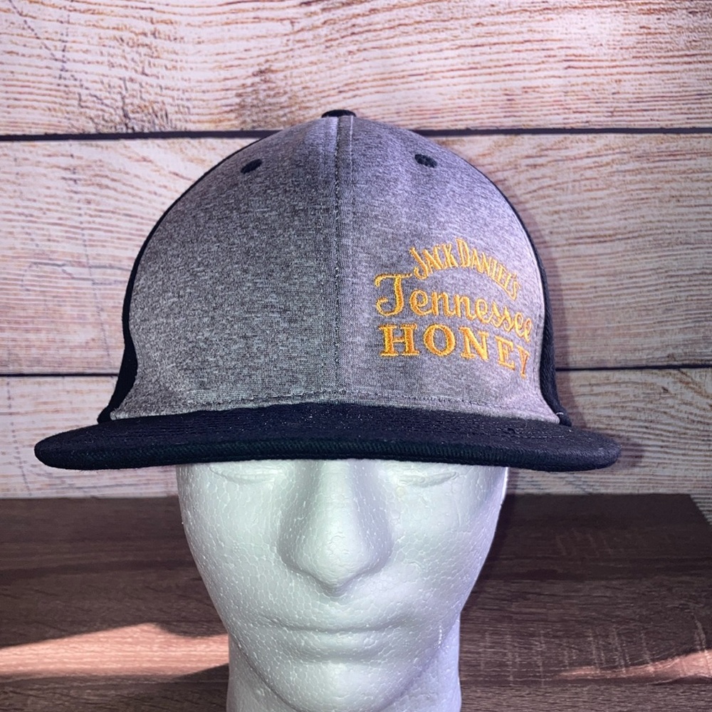 Head To Toe Mens Fitted SnapBack Black & Gray Jack Daniel’s Tennessee Honey Hat